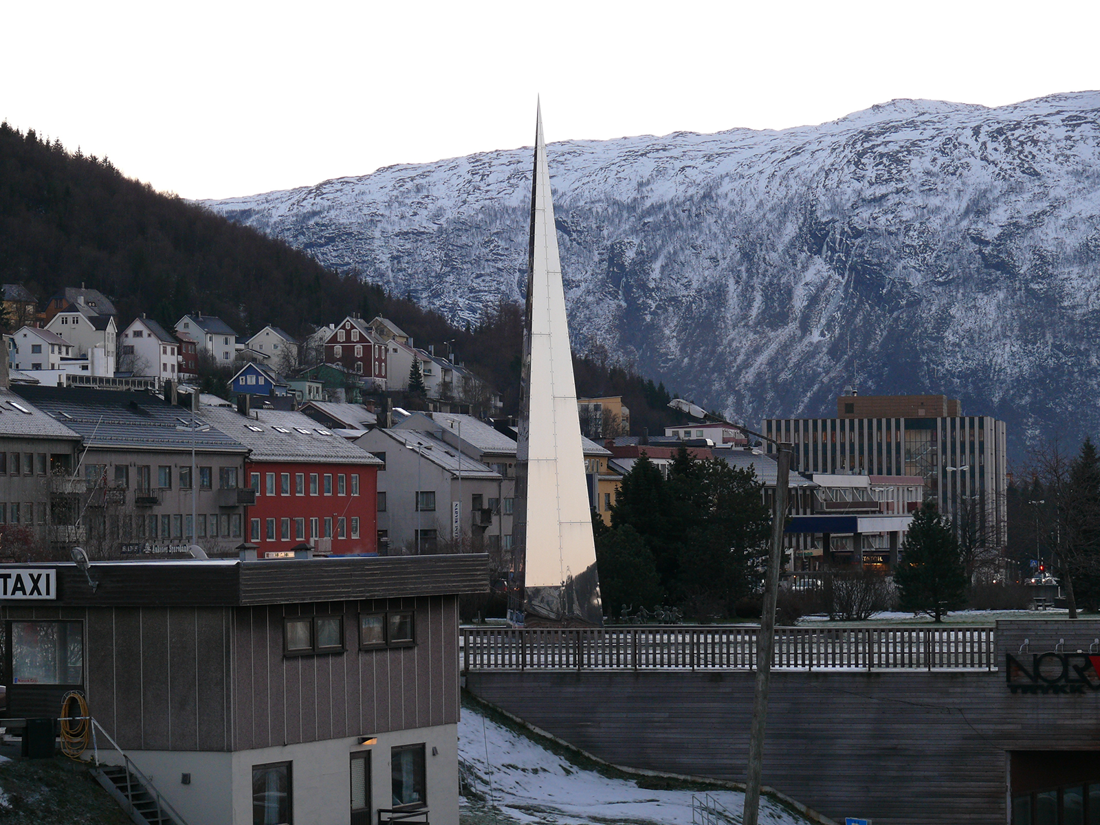 Trinigon monument steel 